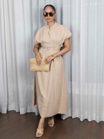 Melissa Matos Elegant enkel V-ringad klänning med nedsänkta axelband och knytband i midjan och volangkjol, snygg och hög kvalitet för pendling eller dejting