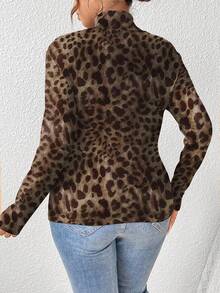 SHEIN Frenchy Tricou la modă cu guler înalt, cu imprimeu retro leopard, mărime mare - Multicolor - Vizualizare 2