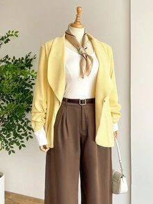 SHEIN LUNE 大码女士休闲纯色披肩领单扣西装外套，秋冬季适合女性日常穿着，优雅时尚，尽显职场女性魅力。这款外套舒适保暖，适合圣诞节、新年、感恩节、派对等各种场合。 - 黃色 - 查看 5