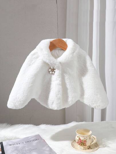 Jeune fille élégante et à la mode Châle en fausse fourrure de lapin avec décoration de cristaux, automne/hiver