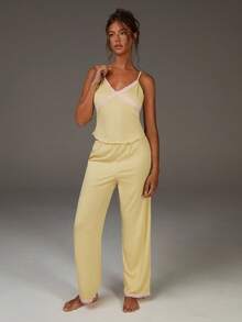 Athîral 女士休闲蕾丝拼布吊带背心和长裤睡衣套装 - 芥末黃 - 查看 1