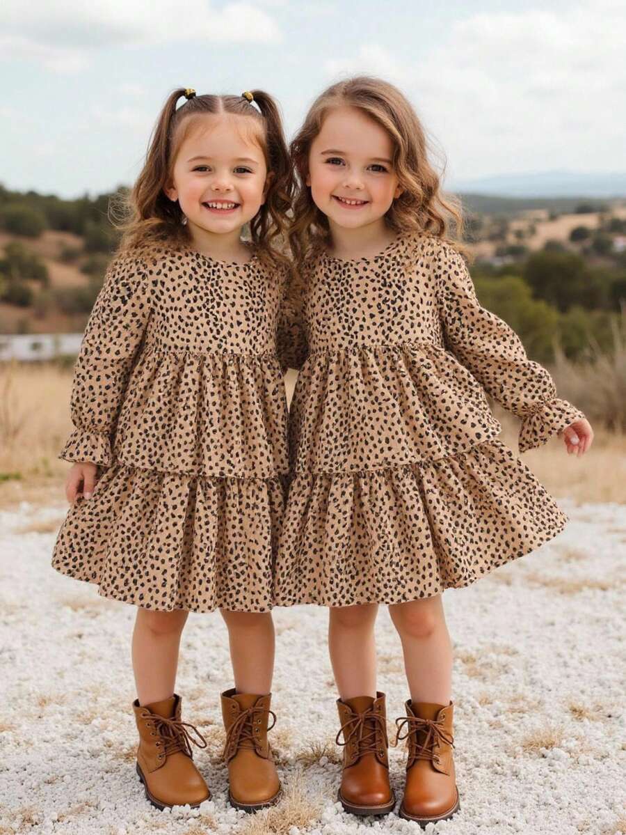 Emery Rose Kids Emery Rose Kids Váy chữ A tay bồng cổ tròn họa tiết hoa xinh xắn cho bé gái, mẫu mới thu đông, bé gái, mẹ, chị em gái và tôi mặc cùng nhau. Trở lại trường - Màu Khaki - Xem 1