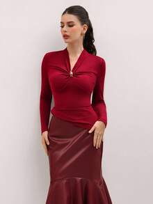 NOVVYNE 金属扣V领褶皱长袖优雅修身T恤 - 酒紅色 - 查看 6