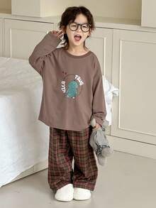 DAZY 2件套幼儿男童圆领针织印花长袖T恤+梭织格子长裤家居服套装 - 棕色 - 查看 3