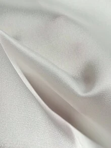 Qadelle 女装秋冬新款缎面衬衫和高腰修身裙两件套，优雅法式风情 - 黑與白 - 查看 4