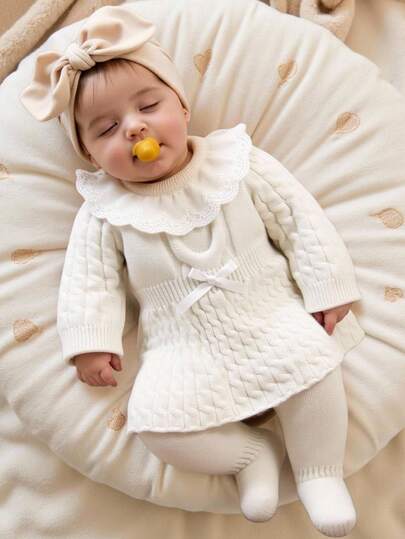 SHEIN Conjunto de 2 piezas de vestido de suéter de punto y leggings con lazo de encaje floral y cordón trenzado para niñas bebés, de tela suave apto para uso diario, salidas, viajes, vacaciones, hogar, guardería, juego, fiesta