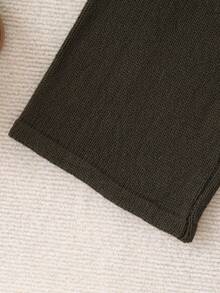 SHEIN Vintaside Kids مجموعة كنزة صوفية وبنطلون للبنات الصغيرات، كنزة صوفية كارديجان مطرزة بكشكشة على الحواف مع أزرار عمودية، مقترنة ببنطلون ذو ساق واسعة، طراز طازج وجميل، سمك عادي وملمس ناعم، ضروري للخروجات اليومية في فصلي الخريف والشتاء