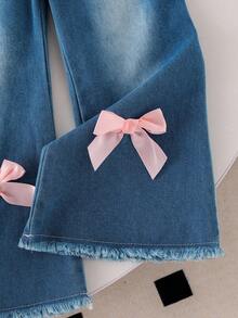 两件套女童白色圆领长袖蝴蝶结卫衣搭配牛仔喇叭裤套装，时尚甜美，适合秋冬季节穿着。 - 白色 - 查看 4