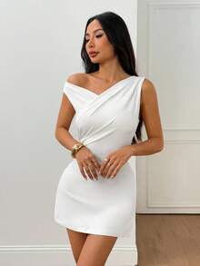 SHEIN PETITE Vestido mini asimétrico drapeado blanco de línea A, elegante, minimalista, de moda, sexy, para uso diario, festivales de música y vacaciones, talla pequeña