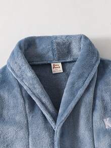 Cozy Pixies 男童保暖内衬字母印花连帽长袖束带睡袍，适合居家、浴室、海滩等场合，秋冬季 - 霧霾藍 - 查看 3