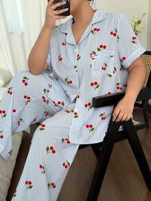SHEIN 有领扣樱桃条纹印花短袖睡衣套装 - 藍色 - 查看 1