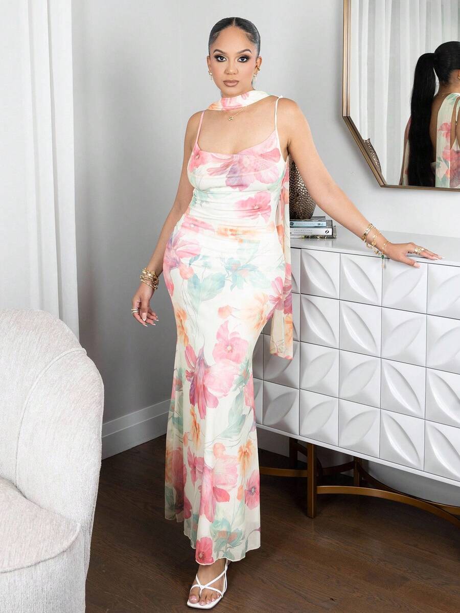 Melissa Matos Nouvelle robe romantique à imprimé floral en maille, avec décolleté dos nu drapé et bretelles extra longues