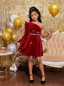 SHEIN 少女圣诞派对丝绒亮片不对称露肩长袖连衣裙，丝绒红色公主裙，红色女童套装，新年女童套装，红色迷你裙，舞会礼服，公主裙，仙女裙，完美圣诞女童连衣裙，单肩连衣裙，少女情人节连衣裙，少女新年夜连衣裙，吊带派对连衣裙，少女新年夜连衣裙 - 紅色 - 查看 4