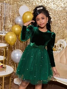 SHEIN 少女天鹅绒水钻装饰长袖圆领派对圣诞连衣裙，针织绿色圆领网纱拼接修身连衣裙，绿色女童服装，新年女童套装，绿色迷你连衣裙，舞会礼服，蝴蝶结连衣裙，公主裙，仙女裙，理想的女童圣诞连衣裙，感恩节，女童感恩节服装，派对连衣裙 - 綠色 - 查看 3