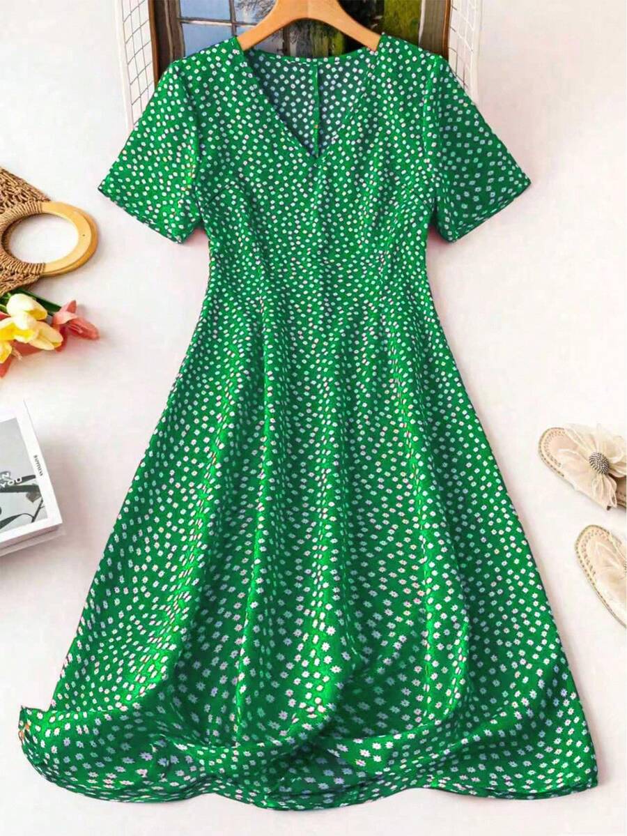 SHEIN LUNE Plus Size Women Polka Dot Print Waist Cinched V-Neck Dress, Summer - Green - View 1