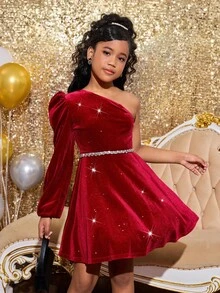 SHEIN 少女圣诞派对丝绒亮片不对称露肩长袖连衣裙，丝绒红色公主裙，红色女童套装，新年女童套装，红色迷你裙，舞会礼服，公主裙，仙女裙，完美圣诞女童连衣裙，单肩连衣裙，少女情人节连衣裙，少女新年夜连衣裙，吊带派对连衣裙，少女新年夜连衣裙 - 紅色 - 查看 2