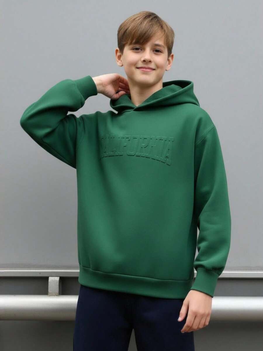 SHEIN Jersey con capucha verde informal para chicos adolescentes con texto en inglés en relieve, adecuado para otoño, invierno, calidez, universitario, ocio, uso diario, deporte, fiesta de cumpleaños, salida, todo a juego y diseño sencillo