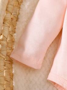 SHEIN 3件套新生儿可爱猫脸印花长袖连体衣、裤子+帽子套装，适合各种场合，春秋冬季皆可穿着