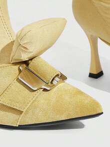 Daringsoles Giày bốt cao đến đầu gối sang trọng, chi tiết khóa cài, mũi nhọn, gót giữa, khóa kéo, túi bên hông, phong cách tiện dụng, thời trang thu đông, giày dự tiệc tối - Màu Khaki - Xem 5