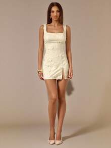 SHEIN BAE Vestido mini elegante de tirantes finos con abertura lateral y decoración floral 3D en color albaricoque, adecuado para otoño/invierno, vestido elegante, vestido de cumpleaños, vestido de fiesta, vestido para cita de San Valentín, vestido de dama de honor, vestido de invitada de boda - Albaricoque - Ver 1