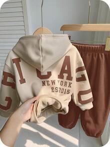 SHEIN 2pcs/Set Baby Boy Cute Versatile Letter Pattern Hoodie Sweatshirt + Green Jogger Pants Outfit, Unisex Baby Clothes, Baby Winter Clothes - Brown - View 3