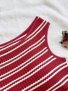 SHEIN x Eduarda Gutierrez Soleia 2 件套女士度假装：红白条纹针织不对称肩部修身上衣和超低腰紧身短裤，适合派对、圣诞节、情人节、约会、海滩、游轮、狂欢节、复活节、中国新年、春夏季 - 紅白色 - 查看 4