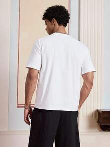 SWAVVY Men's 2 Pieces T-Shirt Set With Street-Style Lips Print Loose-Fit T-Shirt And Knit Shorts