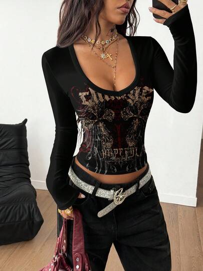 Coolane 女士 Y2K 街头风紧身胸衣 V 领 T 恤。街头风、复古风、哥特十字纹、返校风、复古风、秋季女装、女士休闲装、秋冬、嘻哈风、风格核心美学。