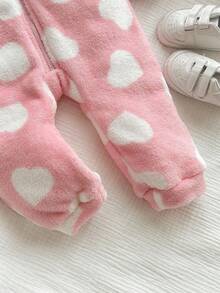 新生女宝宝可爱毛绒爱心图案连帽连体衣，秋冬季宝宝休闲拉链连体衣，女宝宝冬季连体衣，草莓图案婴儿抓绒连体衣 - 粉色 - 查看 4