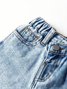 Pantalones rectos de mezclilla lavada con diseño de abertura oblicua y bajo con abertura para niñas pequeñas de moda casual