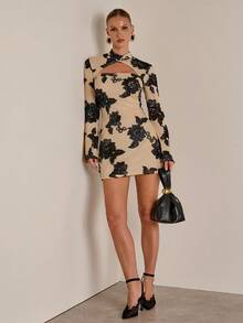 COSMINA 女式花卉提花镂空设计长袖修身迷你连衣裙 - 彩色 - 查看 1