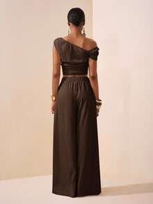 Zivah 2025 春夏新款音乐节、复活节、圣帕特里克节、西部风、游牧风、生日派对、毕业典礼、学院风、学生装、日常休闲、基础百搭、休闲、邮轮旅行、海滩、日光浴、病毒式传播、街头服饰、婚礼嘉宾波西米亚风、通勤、早午餐、机场装杏色不对称肩部褶皱弧形下摆短款上衣和阔腿裤口袋两件套纹理面料套装 - 棕色 - 查看 2