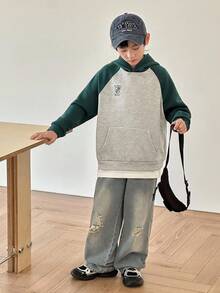 SHEIN Little Byeori 青少年男孩休闲宽松拼色连帽卫衣，适合通勤、上学、日常休闲装、运动、秋冬、圣诞节 - 綠色 - 查看 3