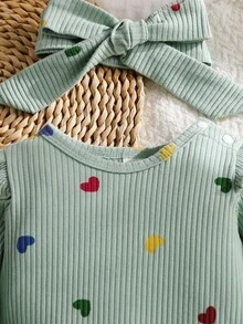 SHEIN 情人节新生儿爱心印花连体衣，舒适针织休闲连体衣，带发带 - 綠色 - 查看 5