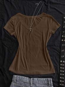 StreetHx Áo thun nữ mùa hè cổ chữ V ôm vừa vặn thêu chữ thập, áo thun tay ngắn cổ chữ V thêu họa tiết Anime văn hóa Punk - Cà phê nâu - Xem 2