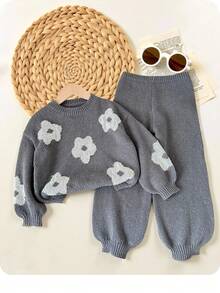 SHEIN 女婴休闲花卉图案圆领毛衣和裤子套装 - 灰色 - 查看 1
