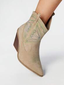 Styleloop 休闲复古女式粗跟一脚蹬刺绣舒适中筒靴 - 杏色 - 查看 3