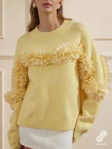 Aveloria Rosie Cremefarbener gelber Herbst/Winter Neuankömmling aufwendiges 3D Blumen Trim Design, raffiniert eleganter vielseitiger Damen Pullover