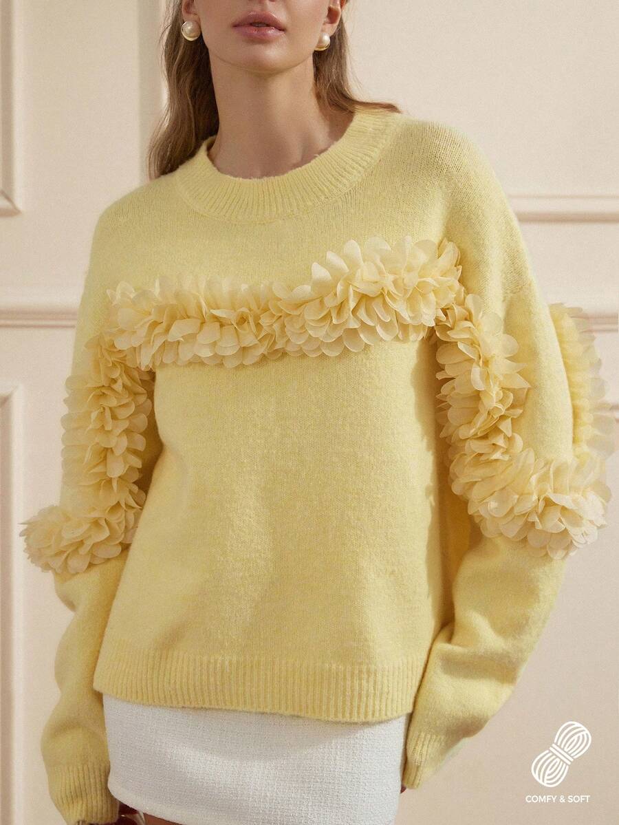 Aveloria Rosie Cremefarbener gelber Herbst/Winter Neuankömmling aufwendiges 3D Blumen Trim Design, raffiniert eleganter vielseitiger Damen Pullover