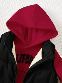 Cozy Pixies Conjunto de 3 piezas para bebé niño con sudadera con capucha de punto suave con estampado de letras minimalista, pantalones de cintura elástica y chaleco acolchado sin mangas