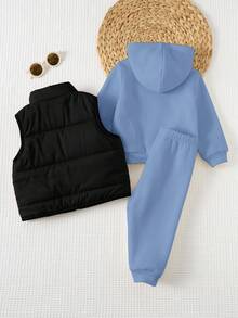 Cozy Pixies 3 件套男婴简约字母印花柔软针织连帽运动衫、松紧腰裤和无袖棉背心套装 - 霧霾藍 - 查看 2