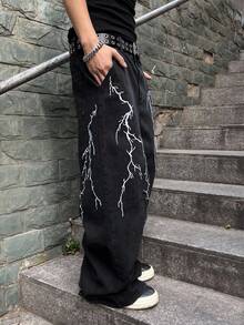 Manfinity EMRG 男士加大码街头风格长款黑色阔腿牛仔裤，采用独特闪电印花和牛仔面料，闪电印花牛仔裤朋克裤，垃圾摇滚 - 黑色 - 查看 6