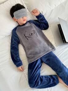 SHEIN 2pcs Tween Boy Colorblock Letter Embroidery Plush Fabric Loungewear Set