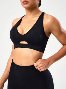 Seamluxe SHEIN Sport 1 pieza Sujetador deportivo sin costuras básico que absorbe la humedad, diseño de espalda cruzada, color negro - Negro - Ver 2