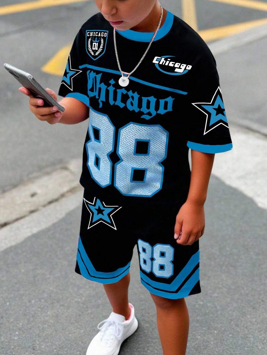 SHEIN 2 件青少年男孩休闲经典酷棒球运动风格,88 号,哥特式芝加哥文字,星星印花短袖圆领 T 恤和短裤套装,适合夏季 - 彩色 - 查看 1