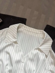 SHEIN EZwear 女式休闲简约 Y2K 黑白条纹前扣长袖衬衫，长袖上衣，垃圾摇滚风格 OOTD 必备单品 - 黑與白 - 查看 3