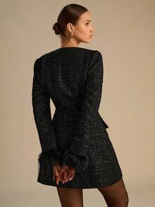 Enchnt 这款浪漫的黑色碎花粗花呢连衣裙，配以金属纽扣和长袖，是秋冬季节的完美之选。它时尚优雅，适合派对、约会、假期、毕业典礼、郊游、万圣节、圣诞节等各种场合。也适合作为秋季服装、秋季套装、秋季套装、嘉年华和新年装扮。 - 黑色 - 查看 8