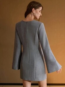 MOTF PREMIUM 纯色喇叭袖修身腰短款连衣裙 - 淺灰色 - 查看 3