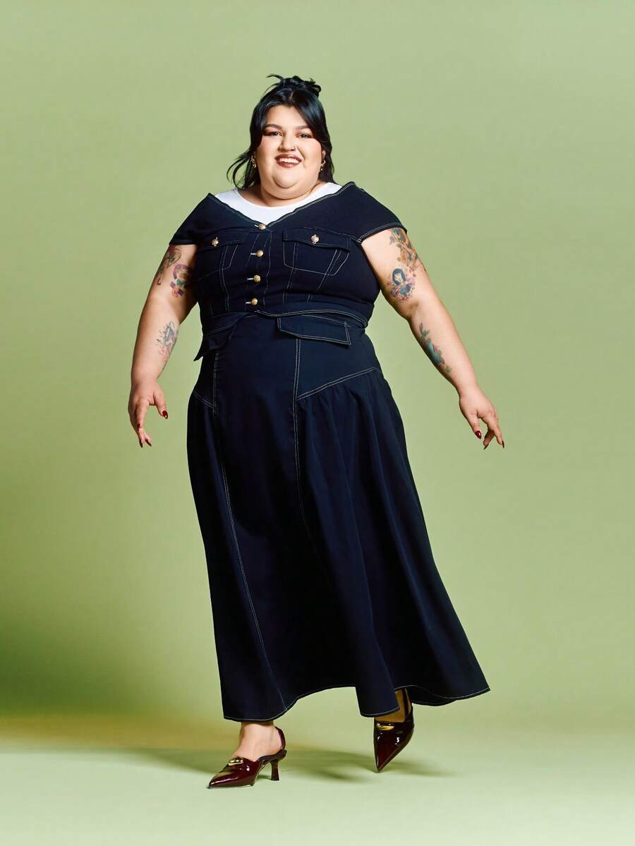 SHEIN MOD Camiseta de 2 en 1 con hombros descubiertos, contraste de color negro y blanco, y abertura, talla grande, para graduación - Blanco y Negro - Ver 1