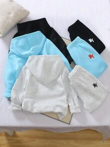 SHEIN Genkimix Kids 3件組小男孩休閒字母印花連帽衛衣與寬鬆長褲套裝，高品質柔軟面料，時尚百搭，適合學校、外出、假期、派對、返校季穿著 - 彩色 - 查看 2